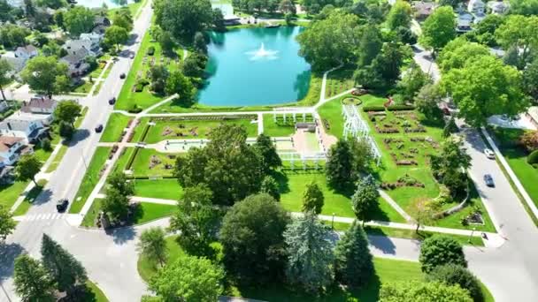 Luchtfoto Van Tranquil Lakeside Park Fort Wayne Indianas Green Oasis — Stockvideo
