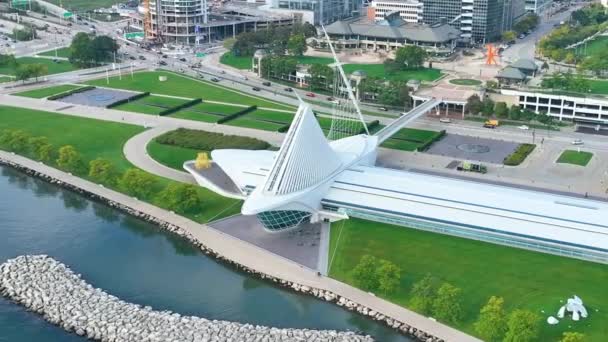Arco Aéreo Tiro Icônico Milwaukee Art Museum Exibindo Sua Impressionante — Vídeo de Stock
