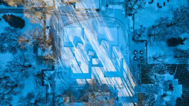 Kış Geometrisi: Serene Airial View of Snow-Blanketed Downtown Fort Wayne, Indiana