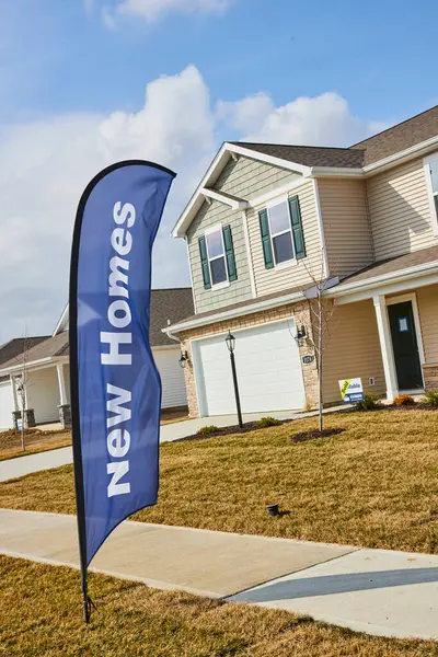 Vibrant New Homes Banner Beckons Blossoming Fort Wayne Neighborhood Promising — Stock Photo, Image