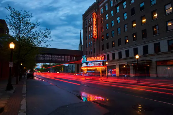 stock image Twilight over Fort Wayne: Neon lights of Embassy Theatre illuminate a bustling downtown street.