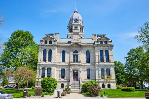 stock image Historic Kosciusko County Courthouse in Warsaw under a clear blue sky, embodying neoclassical grandeur and civic pride.