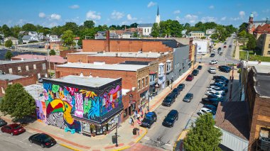 Huntington, Indiana 'nın havadan canlı manzarası. Renkli bir EVET ile duvarları, hareketli caddeleri ve klasik tuğla binaları boyayabilirsiniz. Gelişen küçük kasaba topluluğunun özünü yakalıyor..