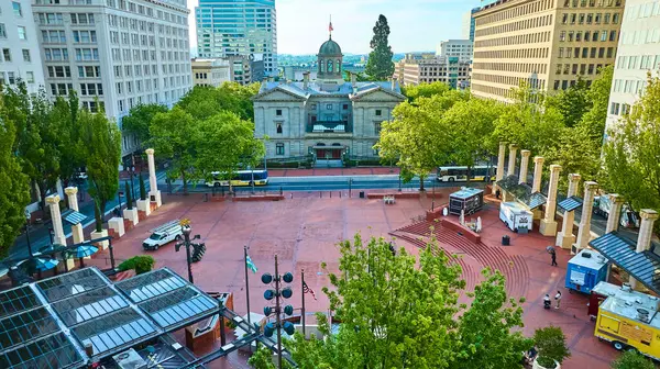 stock image Aerial view of Portlands Pioneer Courthouse Square. The historic dome-topped courthouse stands amid lush trees, surrounded by food trucks and modern buildings in this vibrant downtown community space