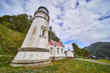 Floransa, Oregon 'daki tarihi Heceta Baş Feneri' ni araştırın. Bu büyüleyici kıyı manzarası deniz mimarisi ve bereketli manzaraları sergiliyor. Seyahat, tarih ve doğa için mükemmel.