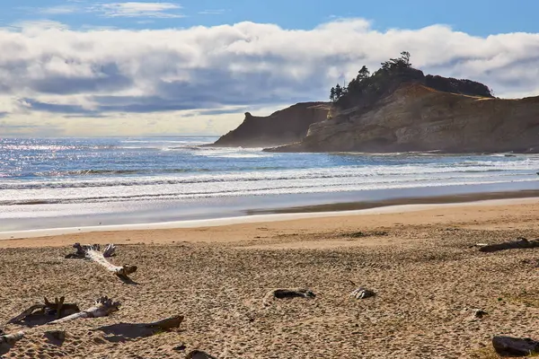 stock image Serene coastal scene of Cape Kiwanda Drive in Pacific City, Oregon. Expansive sandy beach, calm ocean waves, and majestic cliffs create a tranquil escape perfect for a peaceful retreat and connection