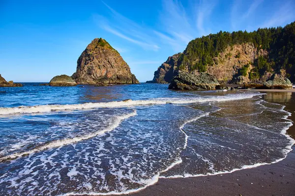 stock image Experience the serene beauty of Whaleshead Beach in Samuel H Boardman State Scenic Corridor, Brookings, Oregon. Rugged sea stacks, forested cliffs, and tranquil waves create a captivating coastal