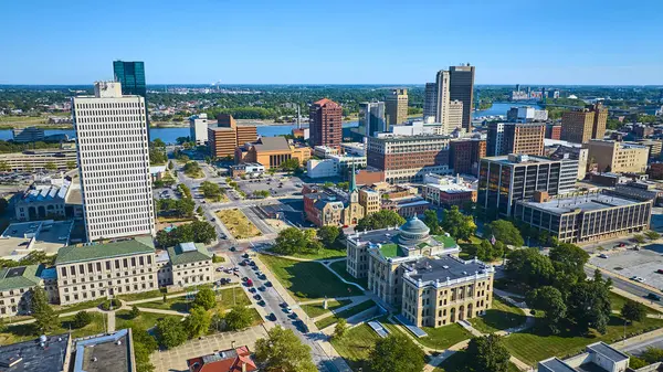 stock image Aerial view of Toledo Ohios downtown skyline. The golden-domed Lucas County Probate Court stands among modern towers and lush green spaces, showcasing a blend of history and urban growth.