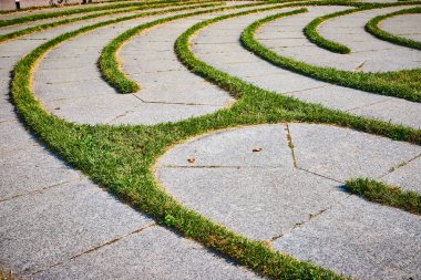 Ohio, Cincinnati 'deki Smale Riverfront Parkı' nın çarpıcı geometrik yollarını araştırın. Bu canlı şehir parkı, güzel tasarımıyla denge ve sükuneti sergiliyor. Manzara için mükemmel.