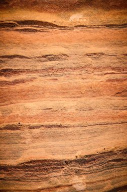 Zion Ulusal Parkı 'ndaki kumtaşının çarpıcı katmanlarını ve dokusunu keşfedin. Bu yakın plan Utah 'ın canlı toprak tonlarını ve jeolojik desenlerini yakalar. Doğa için mükemmel.