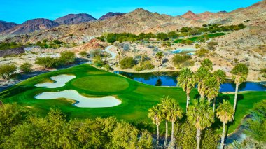 Nevadas engebeli çöl dağlarına karşı kurulan Bootleg Canyons 'un bereketli golf sahasının huzurlu güzelliğini görün. Lüks ve doğal ihtişamın mükemmel bir karışımı. Boş zaman ve açık hava sporları için ideal.