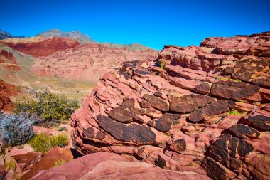Las Vegas 'taki Grand Staircase Trail' in canlı jeolojisini araştırın. Açık mavi gökyüzüne karşı çarpıcı kızıl kaya oluşumlarına hayranlık duyun. Doğanın ebedi güzelliğinin ve macerasının bir kanıtı..