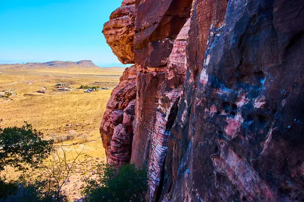 Las Vegas 'taki Kızıl Kayalıklar' ın engebeli uçurumlarının ebedi güzelliğini keşfedin. Bu çöl manzarası doğanın ihtişamını yansıtıyor. Sanatçılık, macera ve seyahat için mükemmel..