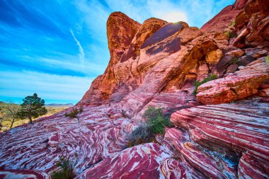 Las Vegas yakınlarındaki Red Rock Kanyonu 'nun nefes kesici güzelliğini keşfedin. Amerika 'nın güneybatısının jeolojik harikalarını gözler önüne seren hareketli kumtaşı kayalıklarına ve benzersiz desenlere hayranım..