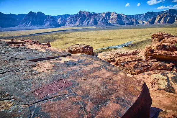 Nevada Red Rock Kanyonu 'nun ebedi güzelliğini keşfedin. Macera ve özgürlüğü Grand Staircase Patikası 'nda kucaklayın, doğanın cesur yazıtla buluştuğu yerde:.