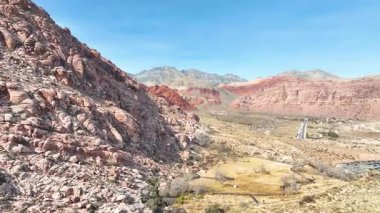 Havadan Uç: Büyük Merdiven Yolu 'nda Red Rock Canyons' un canlı kırmızı ve turuncu renklerini tecrübe edin. Las Vegas yakınlarında bu nefes kesici çölde macera bekliyor.