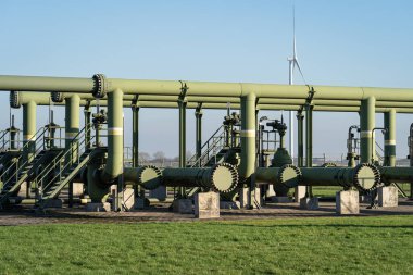 Hollanda, Groningen 'deki bir doğal gaz işleme tesisinde ekipman..