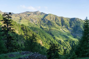 Val Grande 'deki küçük evler, İtalya' nın en büyük ulusal parkı ve vahşi doğası..