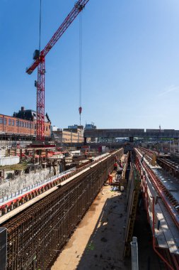 Groningen, Hollanda - 2 Mayıs 2024: Groningen kentindeki yeni merkez tren istasyonu inşaatı.