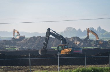 Kazıcılar Meerstad 'daki bir inşaat sahasında saha çalışması yapıyor..