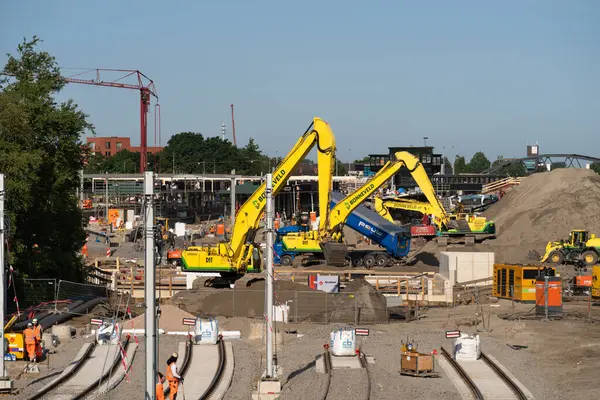Groningen, Hollanda - 3 Haziran 2025: Groningen 'deki ana tren istasyonunun yeni bölümünün inşaatı.