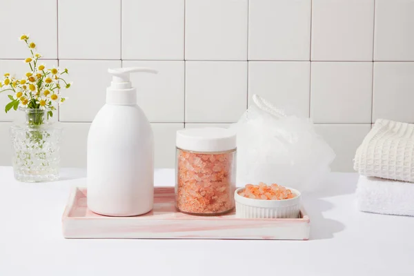 Unbranded Pump Bottle Placed Tray Jar Bowl Pink Himalayan Salt — Stock Photo, Image