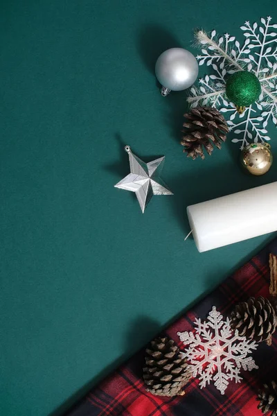 Feliz Navidad Concepto Vacaciones Decoraciones Navideñas Velas Bolas Estrellas Copos —  Fotos de Stock