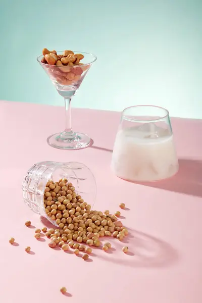 Cocktail Glass Contained Some Types Nuts Displayed Cup Milk Lot — Stock Photo, Image