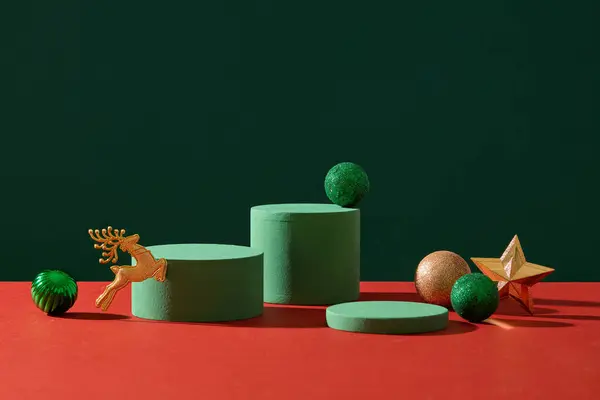 Deko Konzept Für Die Weihnachtsfeiertage Leere Zylinderpodeste Mit Funkelnden Kugeln — Stockfoto