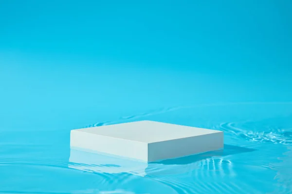 Blauwe Achtergrond Gekenmerkt Door Een Wit Podium Vierkante Vorm Pastel — Stockfoto