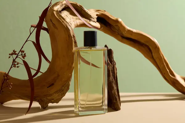 Scena Reklamowa Markowy Produkt Perfumeryjny Koncepcją Jesienną Butelka Nieoznakowanym Szklanym — Zdjęcie stockowe