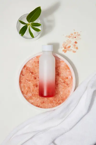 White Towel Placed Next Tray Pink Himalayan Salt Blank Label — Stock Photo, Image