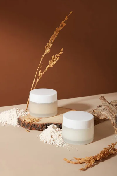 Rice Bran Powder Displayed Two Unlabeled Cosmetic Jars Rice Bran — Stock Photo, Image