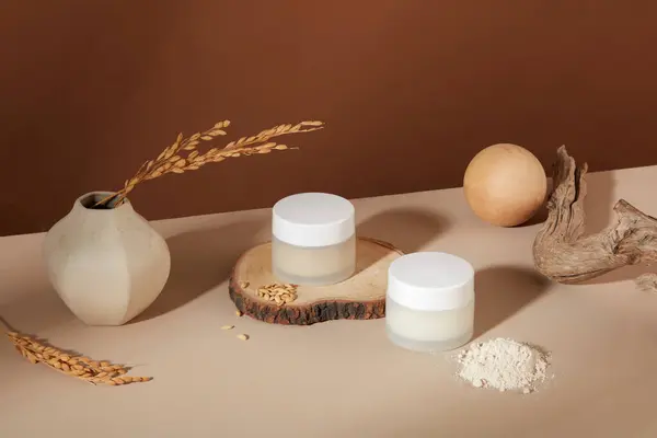 Rice Bran Powder Showcased Alongside Two Cosmetic Jars Label Botanical — Stock Photo, Image