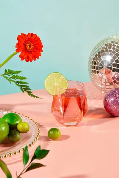 Table Glass Holds Vibrant Red Liquid Adorned Lemon Slice Framed — Stock Photo, Image