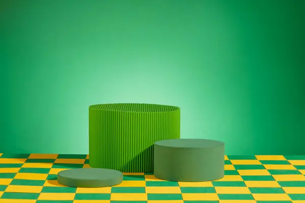 Varios Podios Color Verde Muestran Superficie Comprobada Verde Amarillo Espacio —  Fotos de Stock