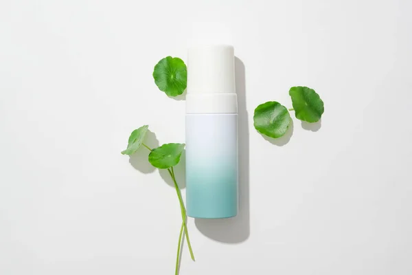 Centella Asiatica Leaves Decorated Unbranded Cosmetics Bottle White Background Gotu — Stock Photo, Image