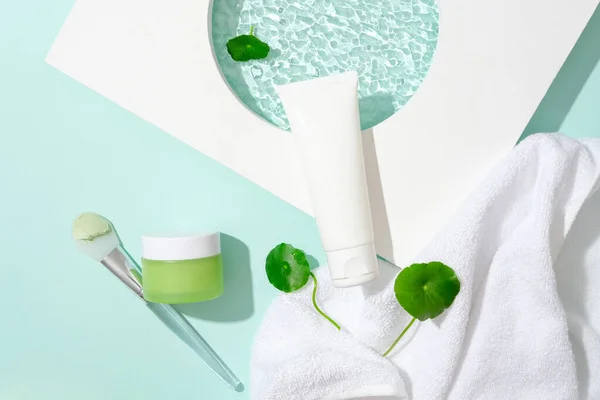 White Tube Jar Green Lotion Makeup Brush Towel Podium Pennywort — Stock Photo, Image