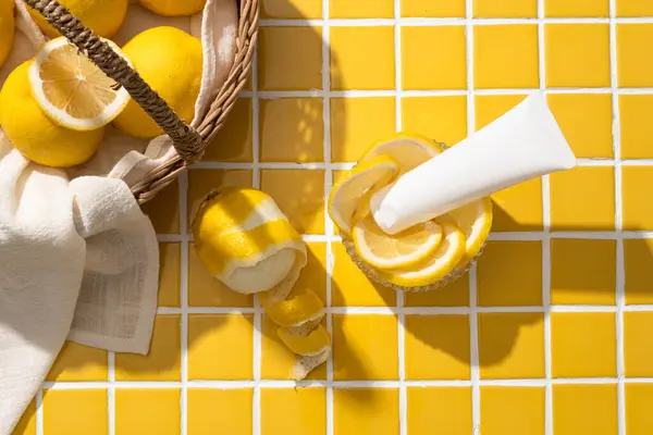White Plastic Tube Bowl Containing Lot Lemon Slices Basket Beige — Stock Photo, Image