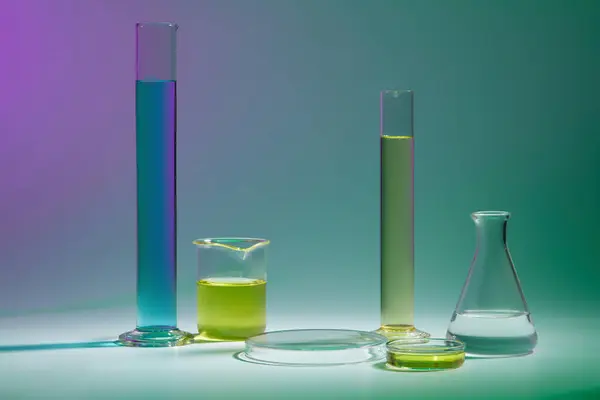 Laboratuvar Konseptine Sahip Soyut Arkaplan Renk Sıvısı Içeren Laboratuvar Camları — Stok fotoğraf