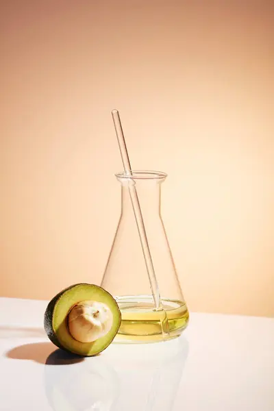 Erlenmeyer Flask Containing Liquid Fresh Avocado Slice Color Background Avocados — Stock Photo, Image