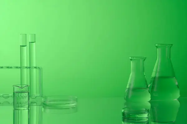 Laboratory Glassware Liquid Green Background Test Tubes Beaker Petri Dish — Stock Photo, Image