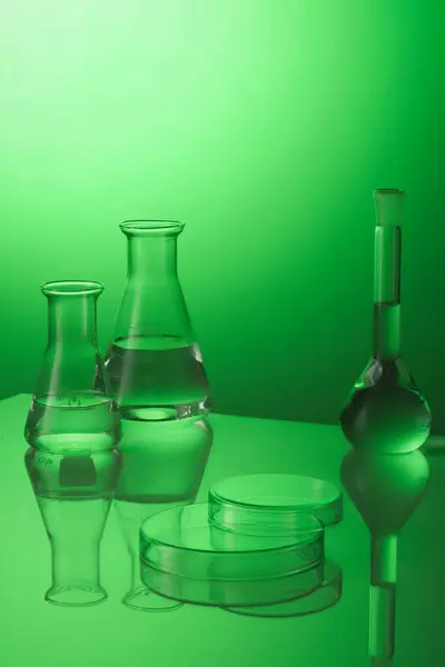 Minimal Background Boiling Flask Erlenmeyer Flask Containing Transparent Liquid Petri — Stock Photo, Image