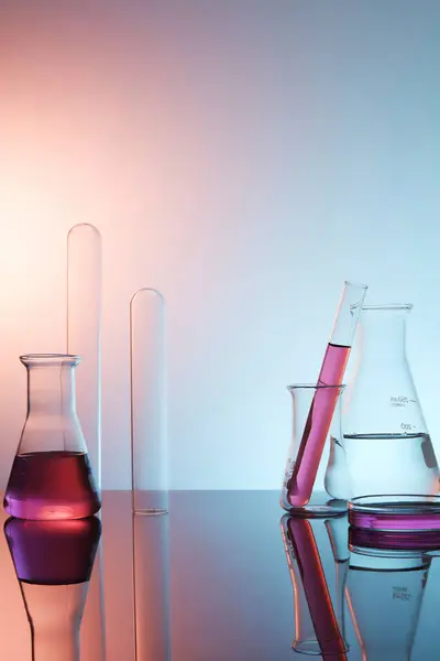 Science Medical Background Lab Glassware Filled Purple Liquid Purple Gradient — Stock Photo, Image