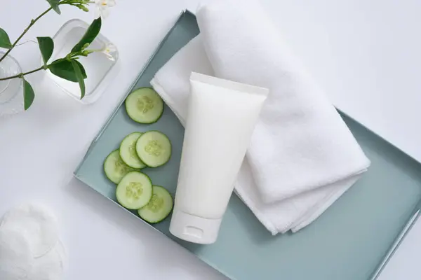 Tray Cucumber Slices Towel Tube Placed Flower Vase Glass Cotton — Stock Photo, Image