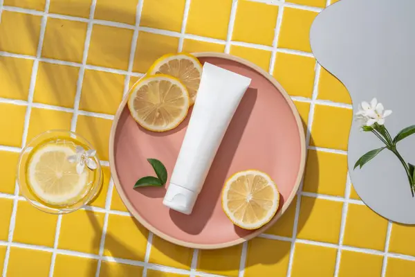Some Lemon Slices White Tube Put Pink Dish Mirror White — Stock Photo, Image