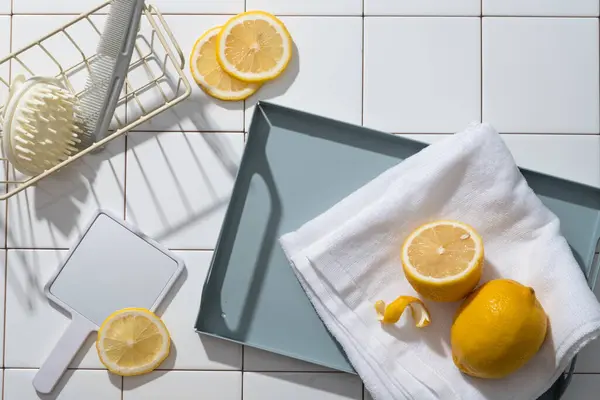 Basket Scalp Massage Brush Comb Arranged Mirror Tray Towel Lemons — Stock Photo, Image