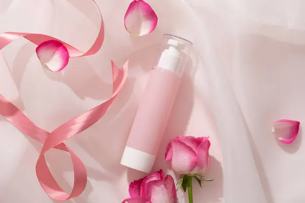 Unlabeled Pump Bottle Dispenser Transparent Cap Arranged Rose Petals Pink — Stock Photo, Image