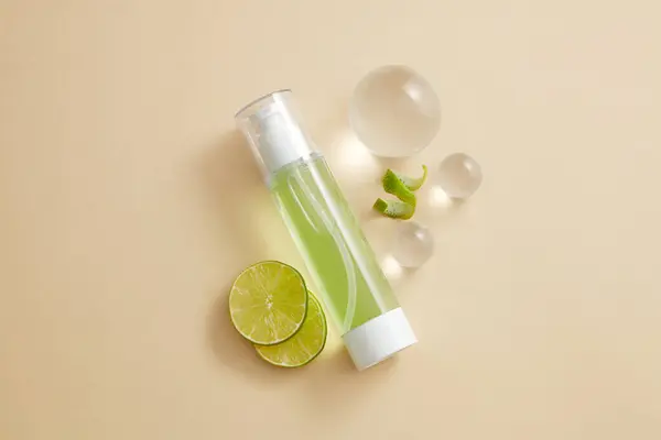 Lime Slices Glass Balls Displayed Transparent Pump Bottle Containing Green — Stock Photo, Image