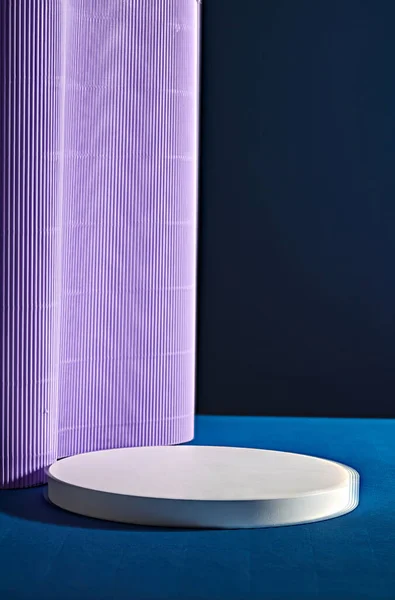 Empty White Podium Shape Decorated Light Purple Paper Dark Background — Stock Photo, Image